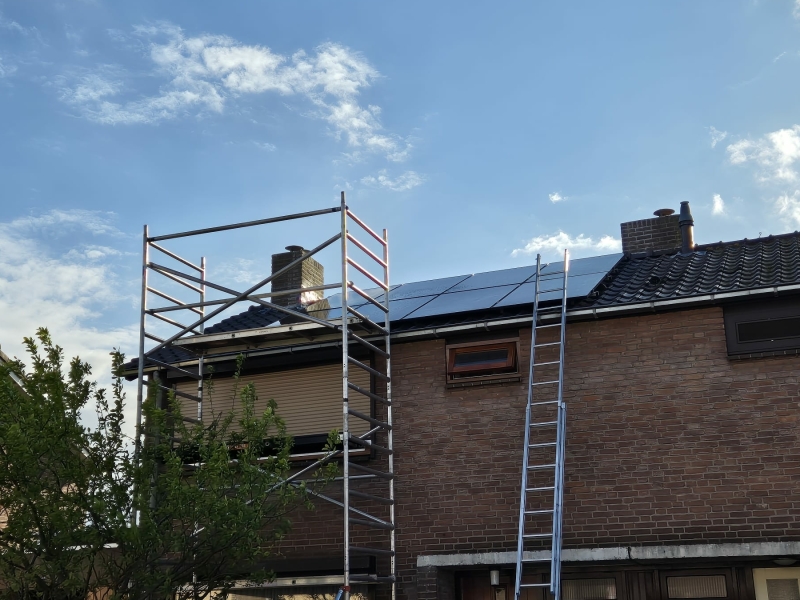 Dakrenovatie met zonnepanelen