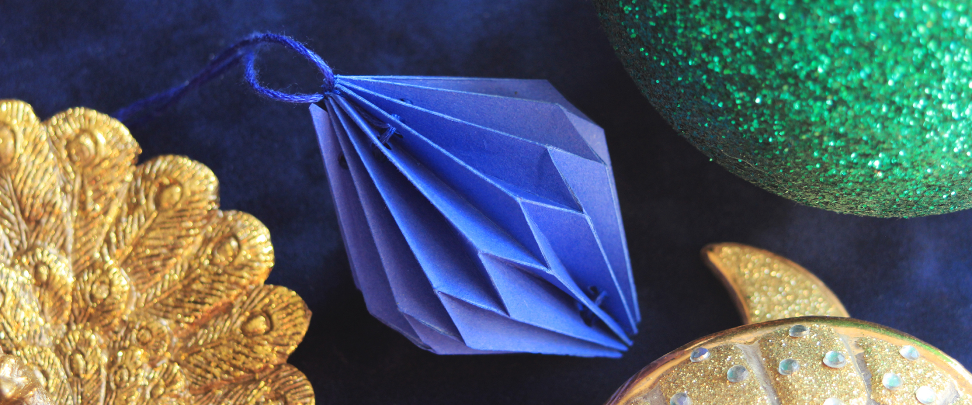 DIY Plissé Kerstbal, Geometrische Origami voor in de Boom