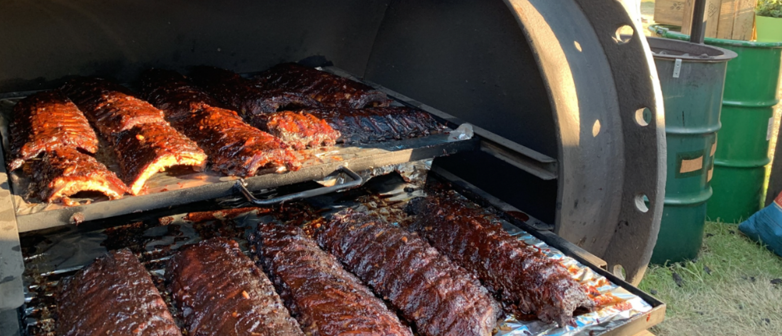 Barbecue huren met vlees? Organiseer de ultieme BBQ met Smokey Basterds