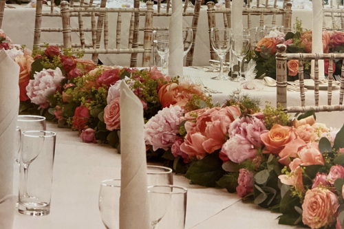 table-flowers-runner