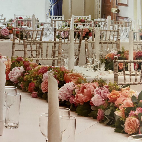 table-flowers-runner