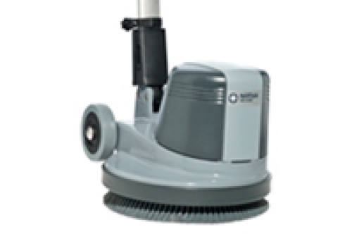 De Nilfisk FM400 D Duospeed eenschijfsmachine biedt de mogelijkheid om te werken met 185 of 370 tpm, voor een eenvoudig, efficiënt en kosteneffectief onderhoud