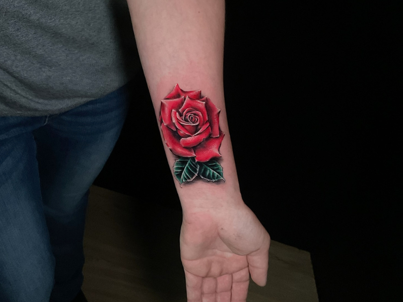 Realistische roos tattoo in kleur