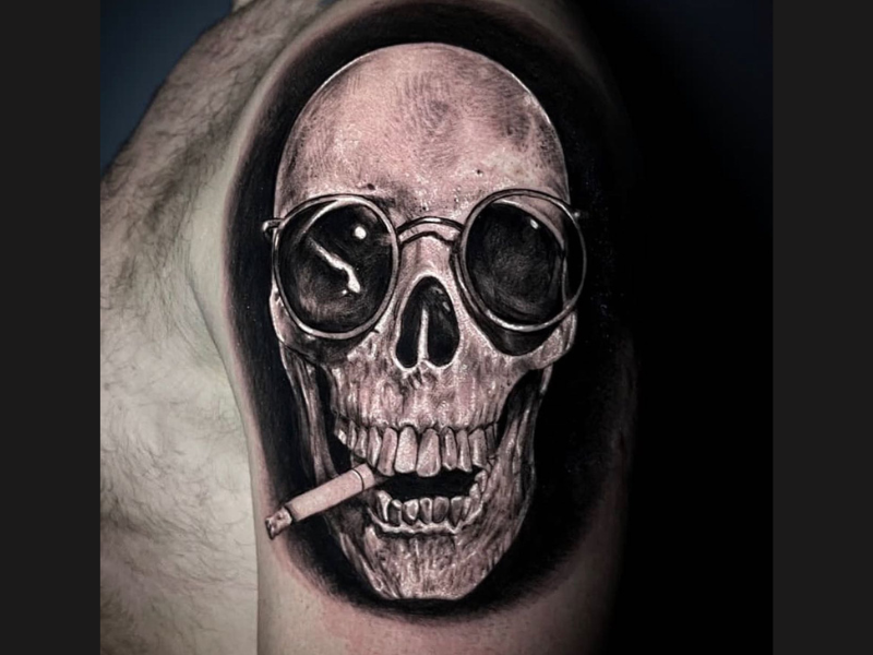 Smiling skull tattoo realisme