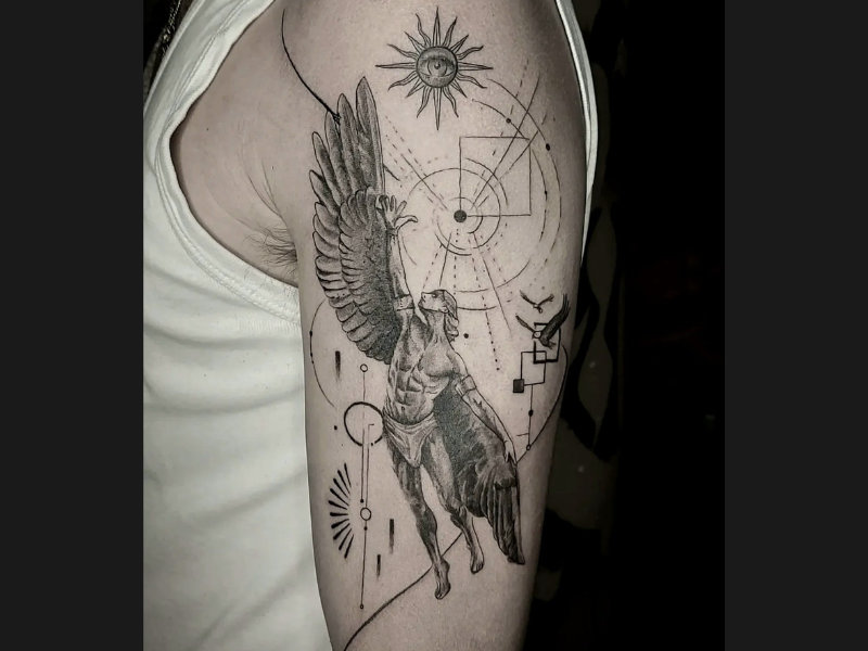 Icarus tattoo met fibonaci cirkel