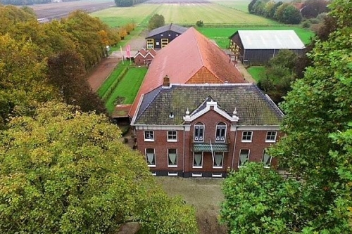 Vakantiehuis 40 personen in Midwolda Groningen boven aanzicht