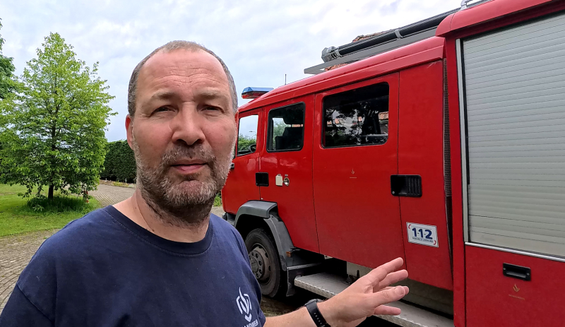 De brandweerauto het ultieme grappige vervoermiddel