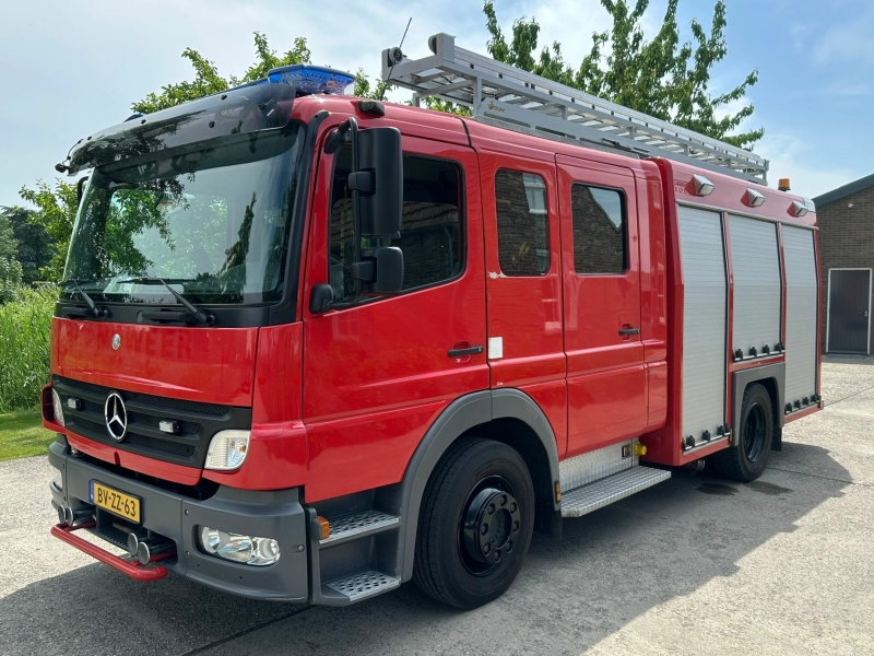 Huur een rode brandweerauto