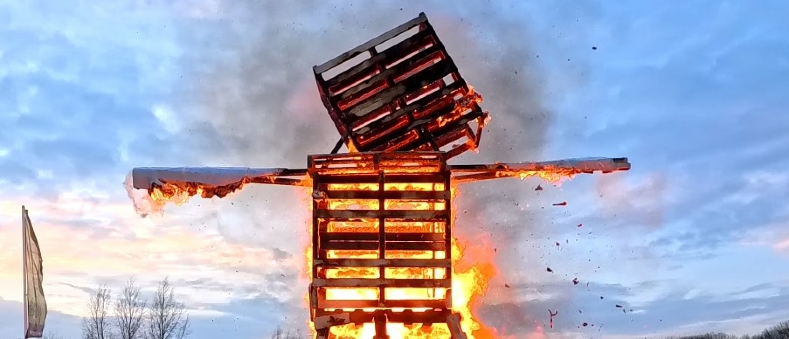 Burning Man Workshop: Bouw, stapel & verbrand je eigen reuzenpop!