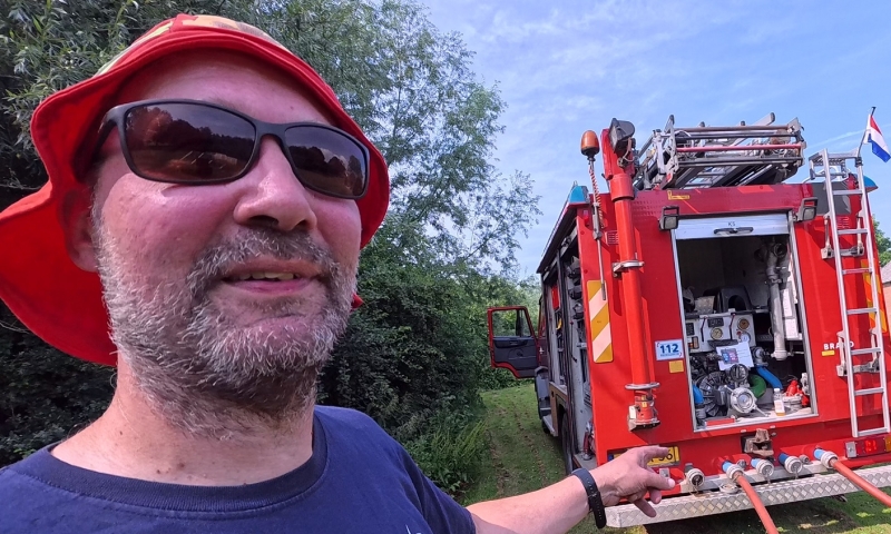 grappig vervoer met brandweerauto