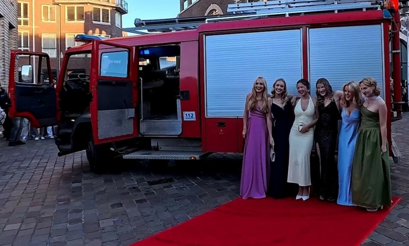 promotievervoer met aankomst met rode loper