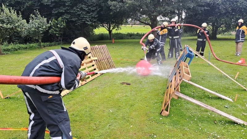 voetbalspel tijdens uniek bedrijfsuitje