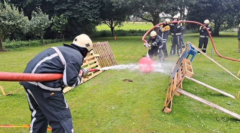 Spuiten tijdens de brandweerworkshop