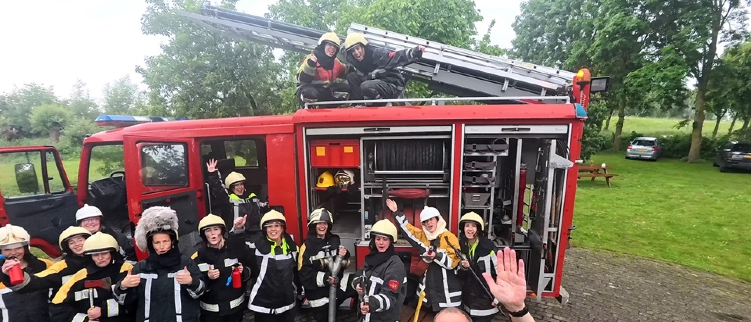 Waarom een brandweerauto huren perfect is voor jullie bedrijfsuitje of teambuilding