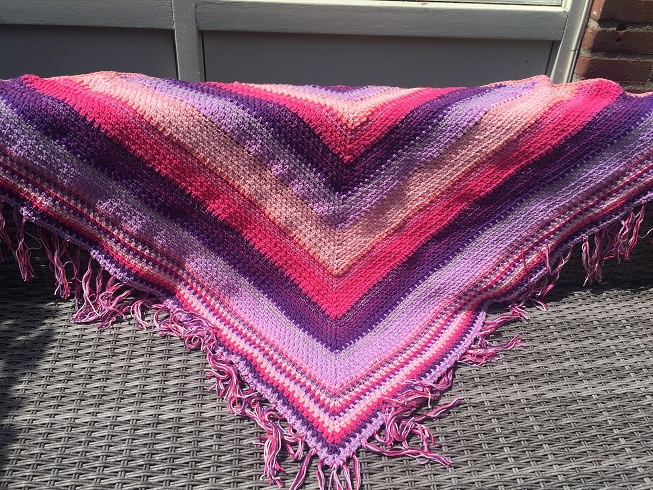Omslagdoek gehaakt met 5 soorten Yarn and colors