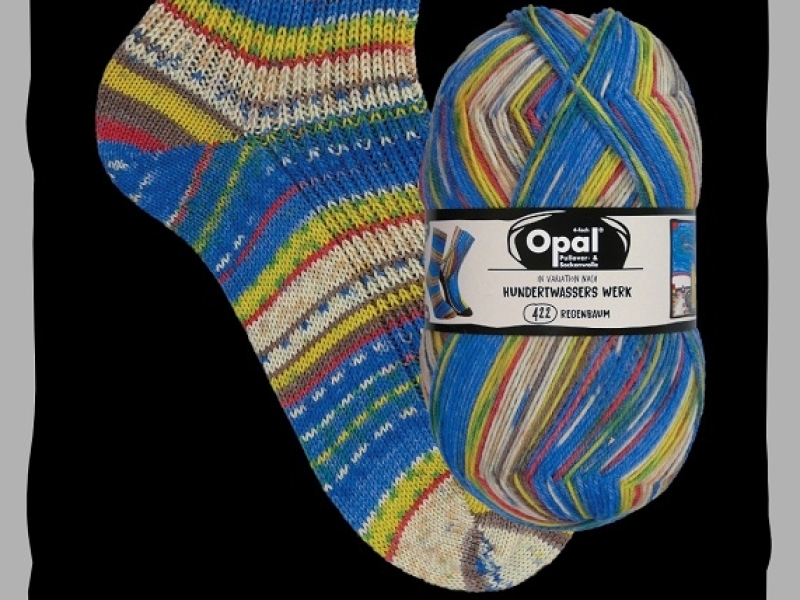 Gebreide sok en bol wol van Opal 4-draads sokkenwol Hundertwasser 4057 Regenbaum