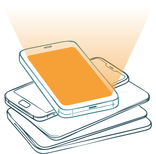 Een stapel met smartphones. Bovenste scherm licht op