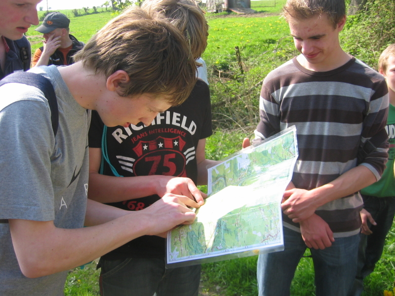 kaart kompas wandelen hiken adventuretrack trektocht zwerftocht outdoorkamp schoolreis