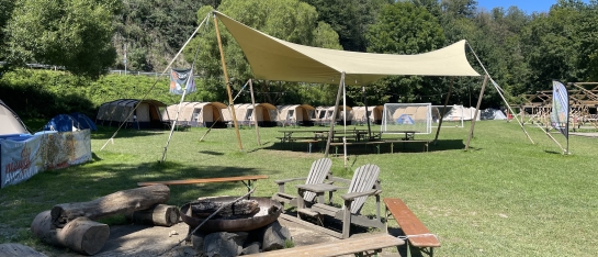 zomer adrennen tentenkamp vakantie kampvuur