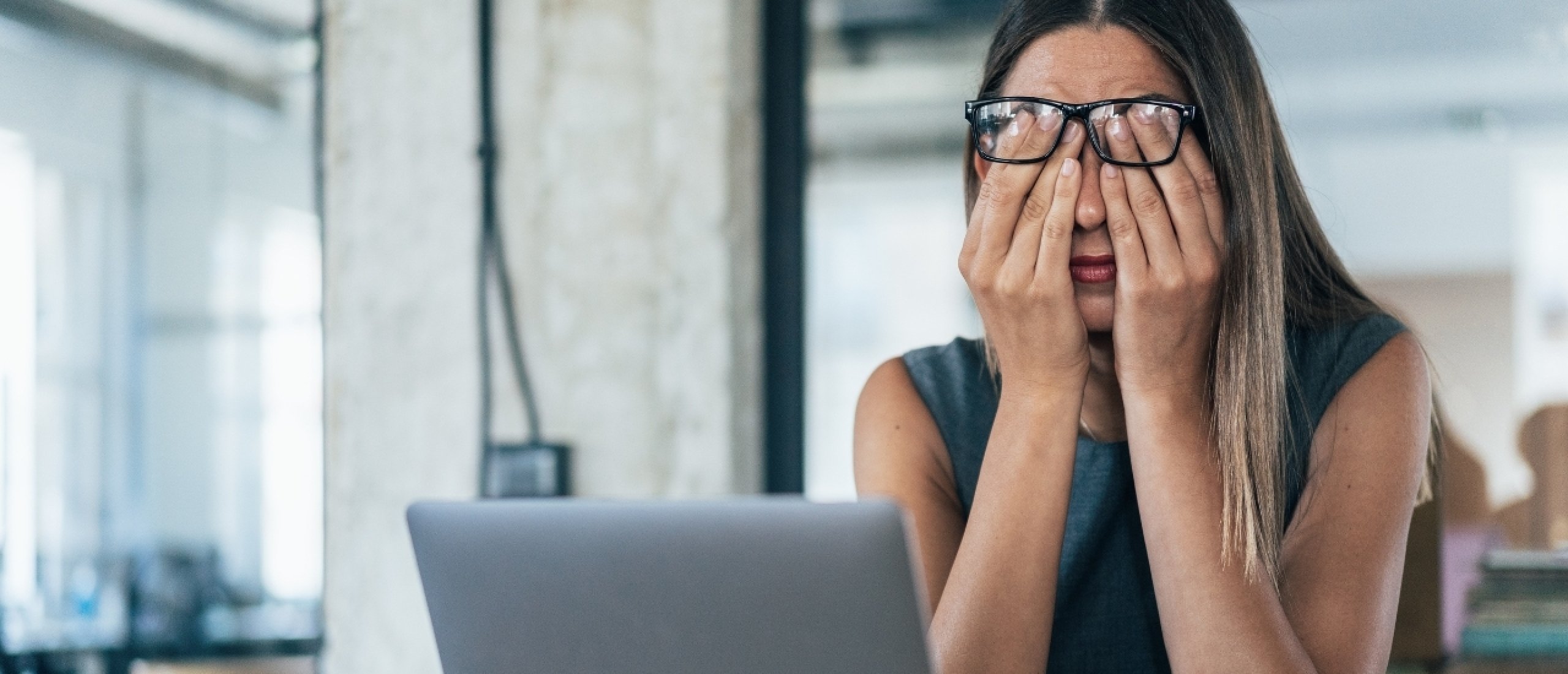 Vermoeidheid en burn-out: het cruciale verschil en wanneer je moet ingrijpen