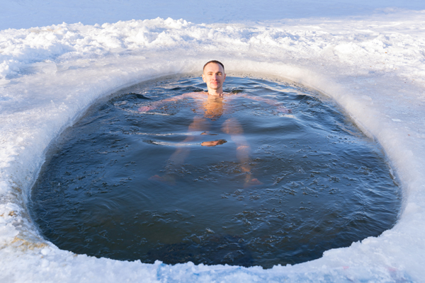 Zwemmen in een wak in het ijs