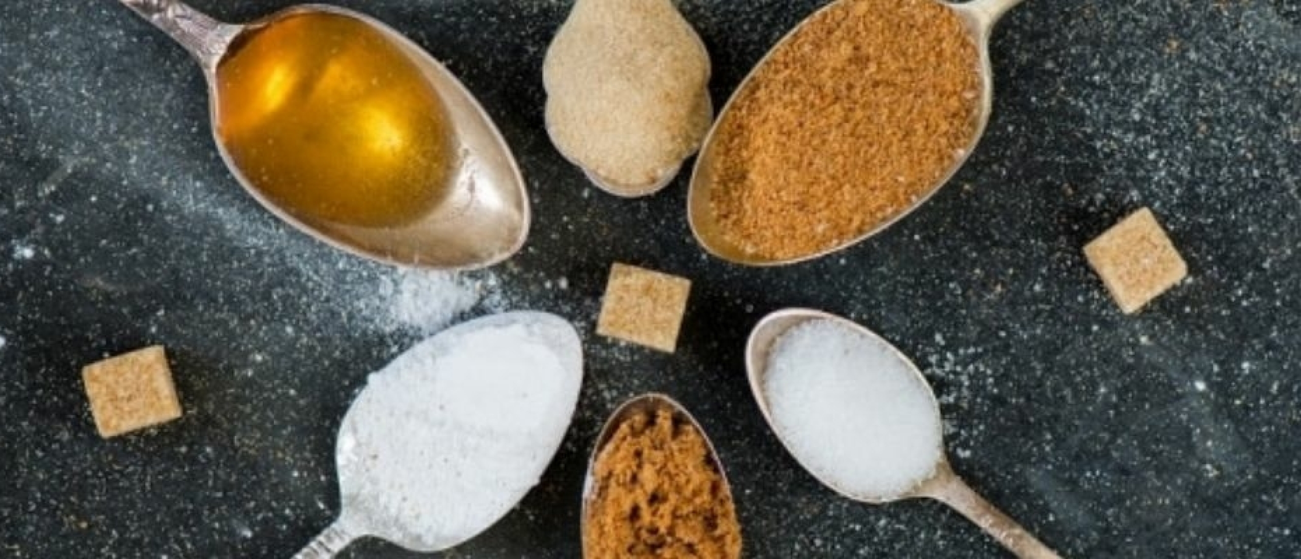 Suiker vs. Zoetstoffen: Wat is het verschil en wat zijn de voor- en nadelen voor je gezondheid?