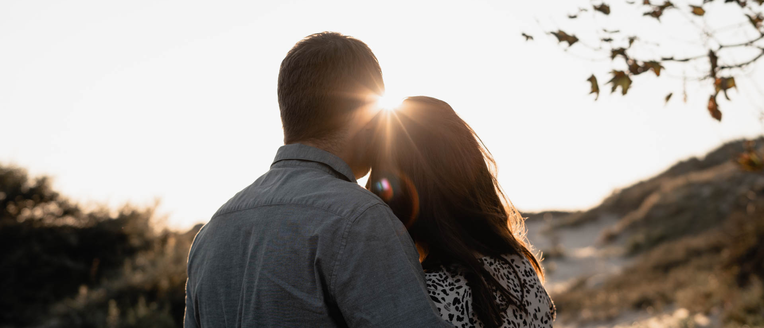 Loveshoot met zonsondergang in de duinen van Kijkduin