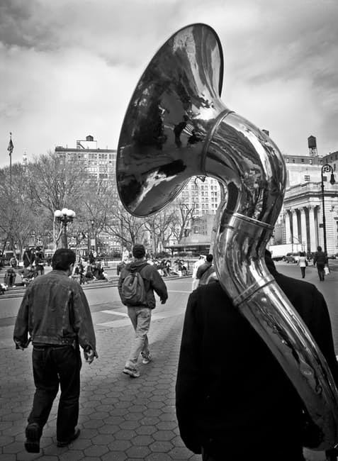 De tuba-het laagst klinkende koperen blaasinstrument