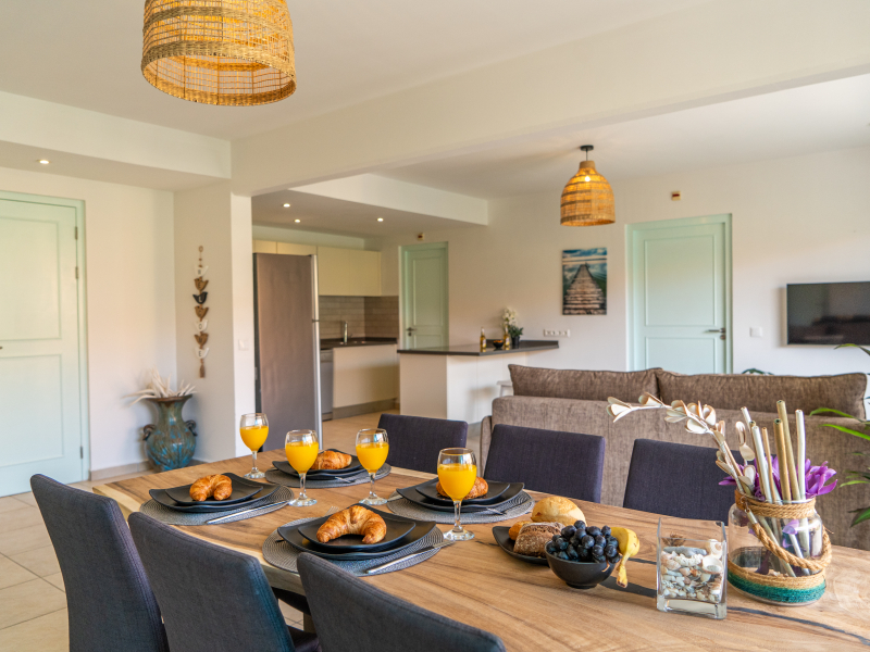 Dining table inside