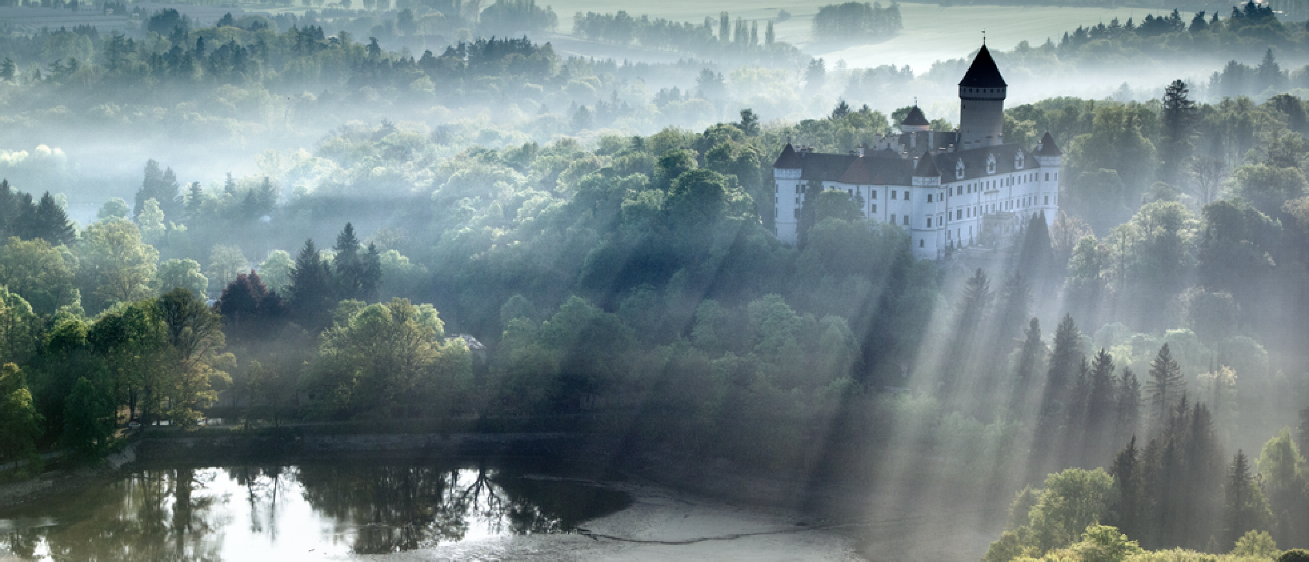 Fünf schöne Burgen in Böhmen
