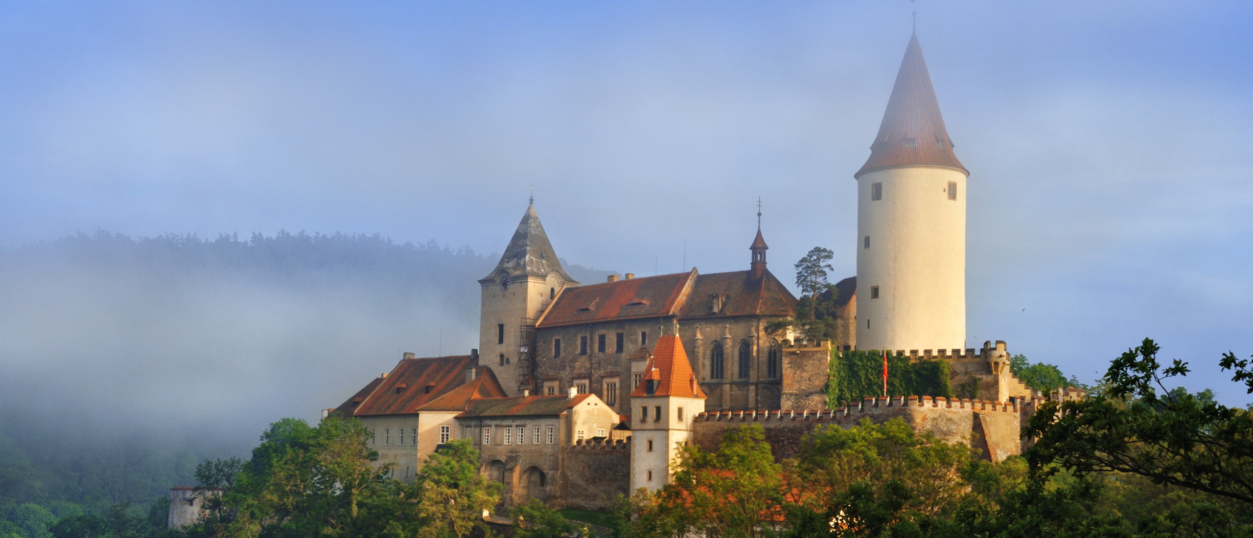 Die schönste Autoroute Tschechiens: Vorbei an böhmischen Burgen und Schlössern auf der Burgenstraße