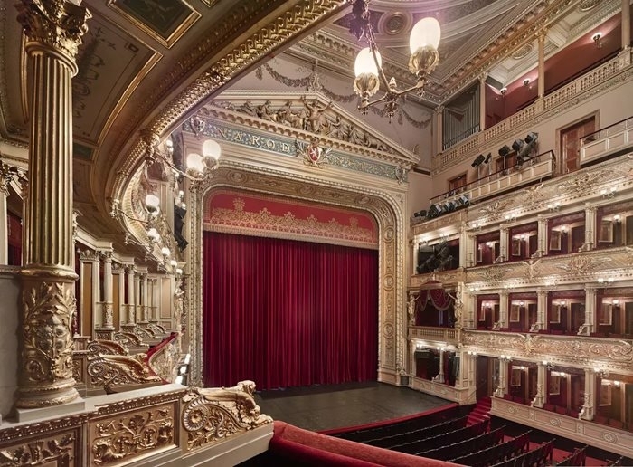 national-teatre-prague-narodni-divadlo-interior