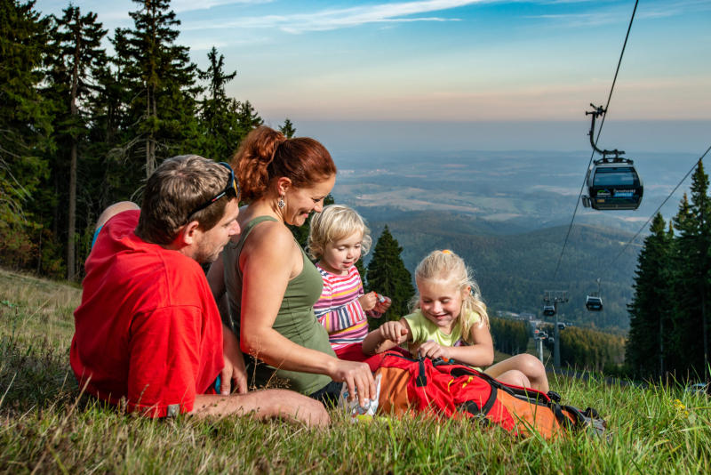 Reuzengebergte met kinderen