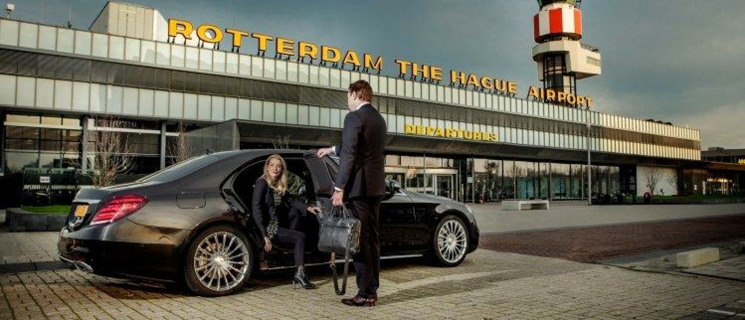 6 Reasons To Hire a Chauffeur For Your Special Event