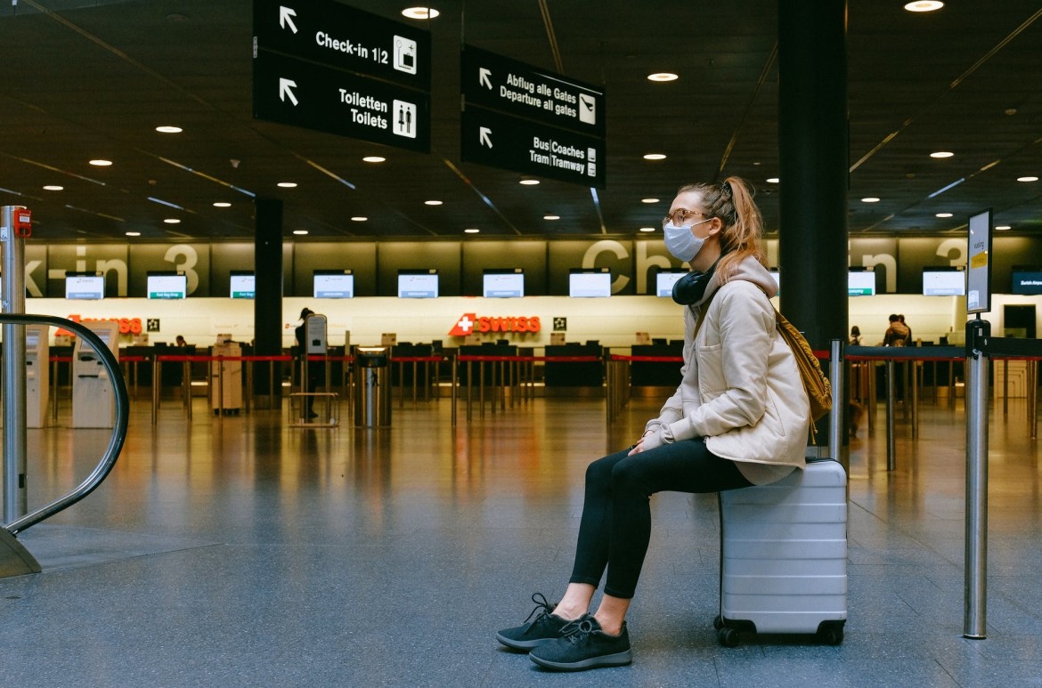 Woman-Travelling-Anxiety-Airport