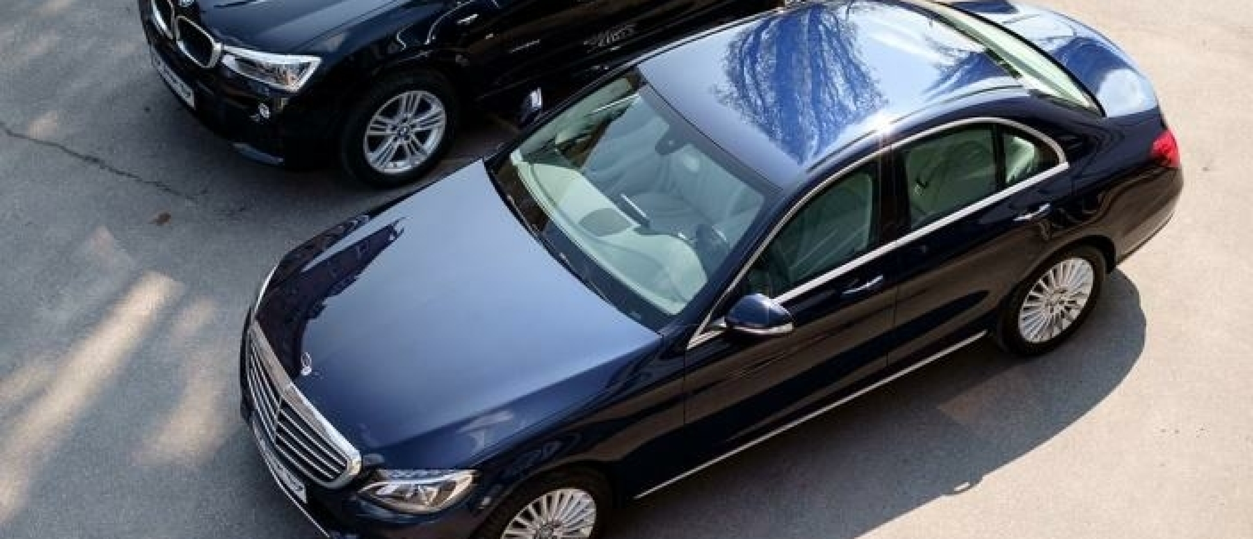 Six Reasons Companies Hire Chauffeur Services for Corporate Clients