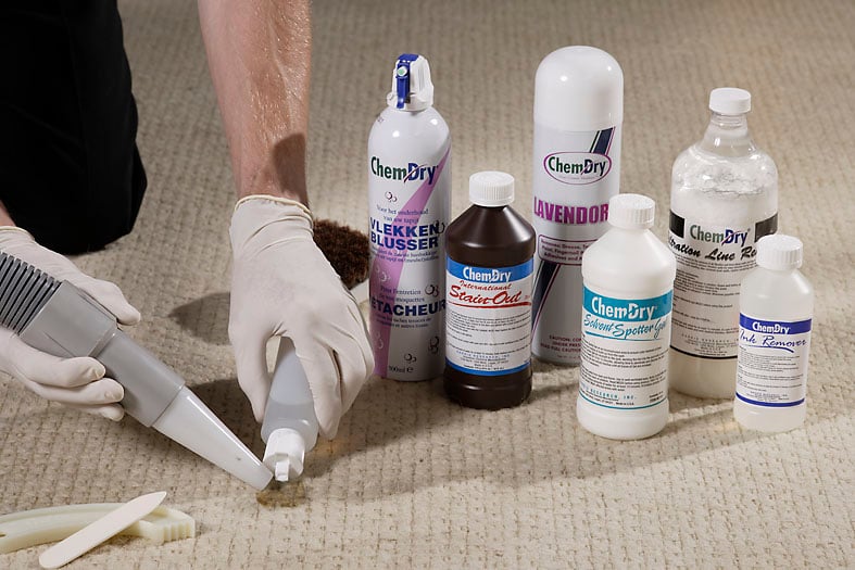 10 tips voor het verwijderen van vlekken uit tapijt