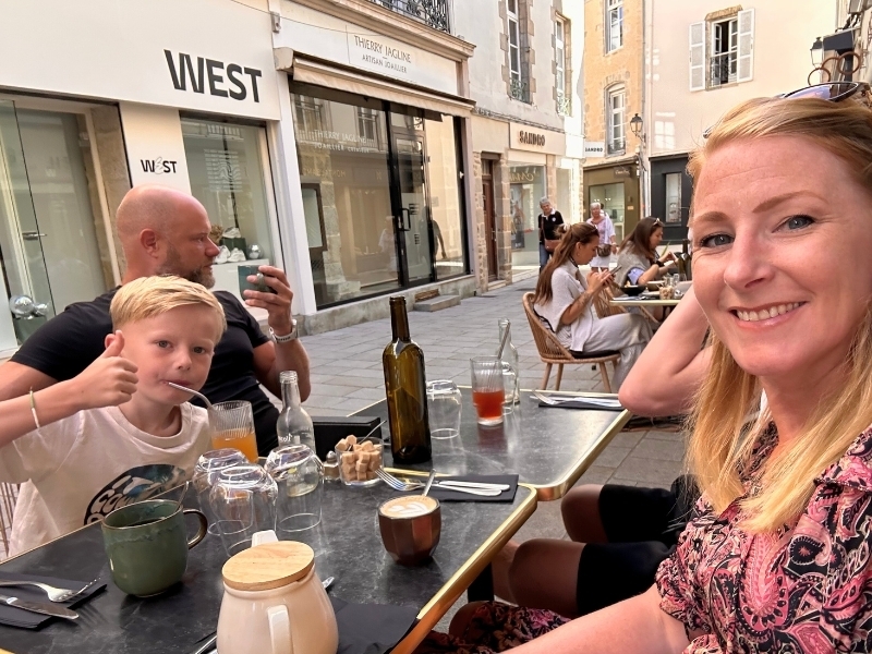 eigen tour met restaurantjes door de stad