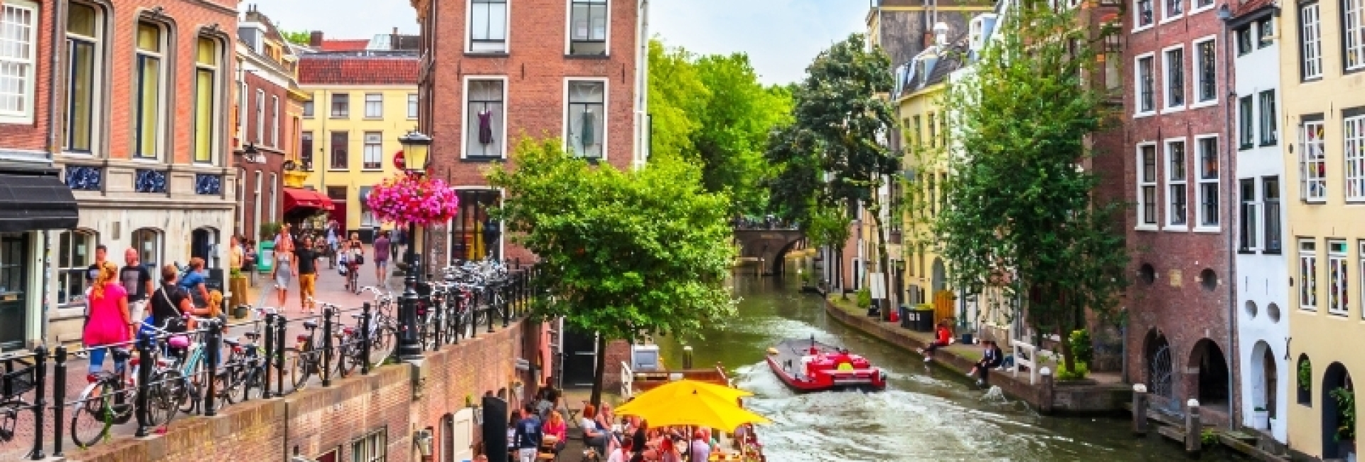 Rondvaart over de Oude Gracht in Utrecht rondvaart-over-de-oude-gracht-in-utrecht