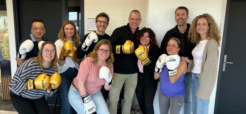 Boksworkshops bij Nova Collega: Persoonlijk Leiderschap in Actie Boksworkshop deelnemers van het Nova College