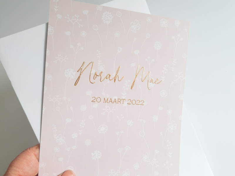 geboortekaart A5 met koper roséfolie roze met bloemetjes print Norah Mae