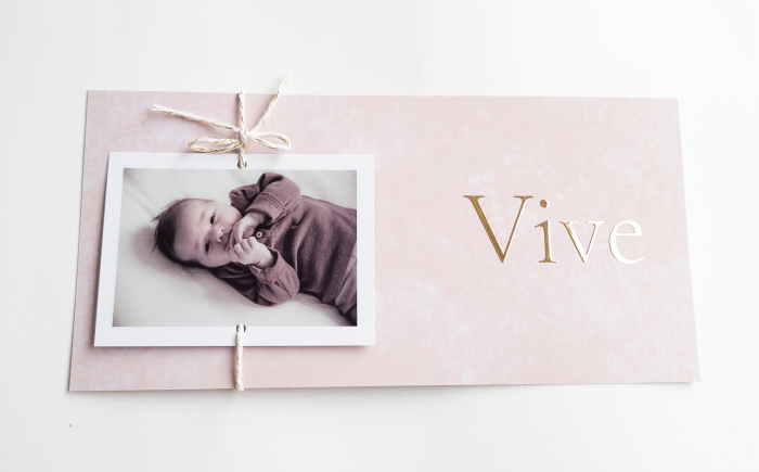 geboortekaartje meisje goudfolie met foto Vive