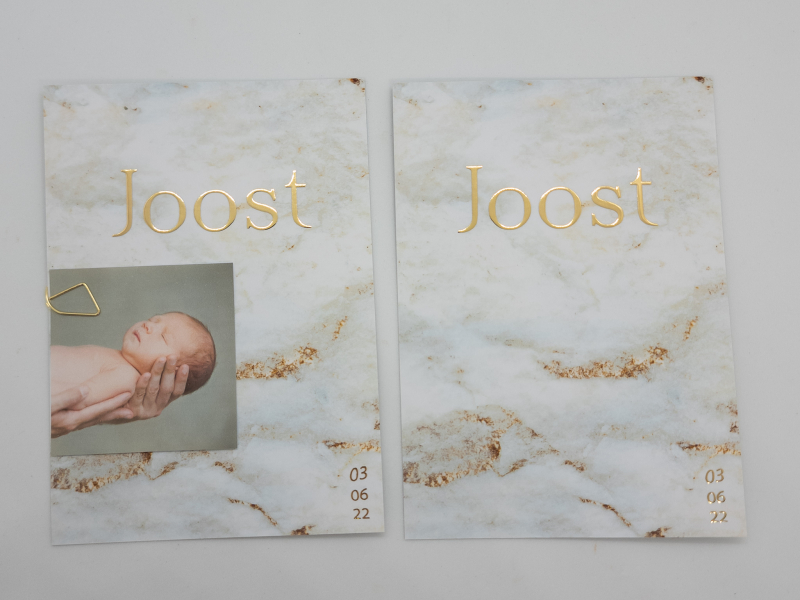geboortekaartjes met goudfolie zoon met marmerprint en fotokaartje Joost