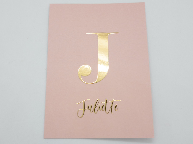 geboortekaartje meisje met goudfolie roze hoofdletter juliette