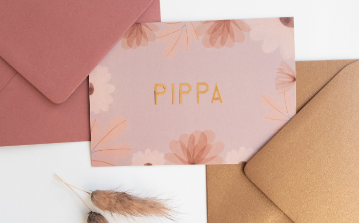 Pippa geboortekaartje met bloemenrand droogbloemen in oud roze beige met koperfolie roséfolie 2 enveloppen