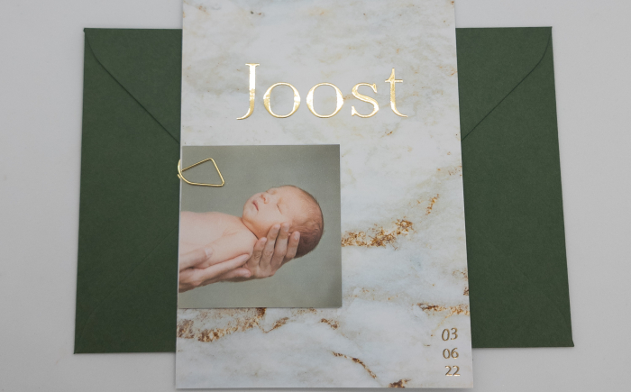 geboortekaartje jongen met goudfolie marmer print groen met fotokaartje joost