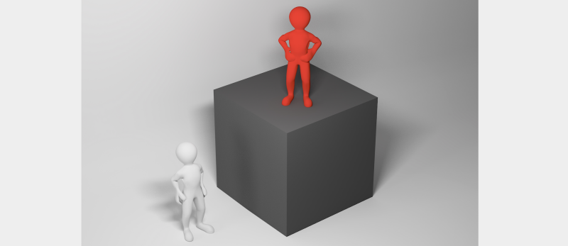 Een rood figuur die boven een wit figuur staat