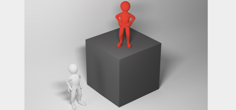 Een rood figuur die boven een wit figuur staat
