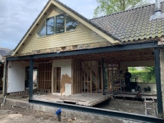 Aanbouw met grote geveldoorbraak