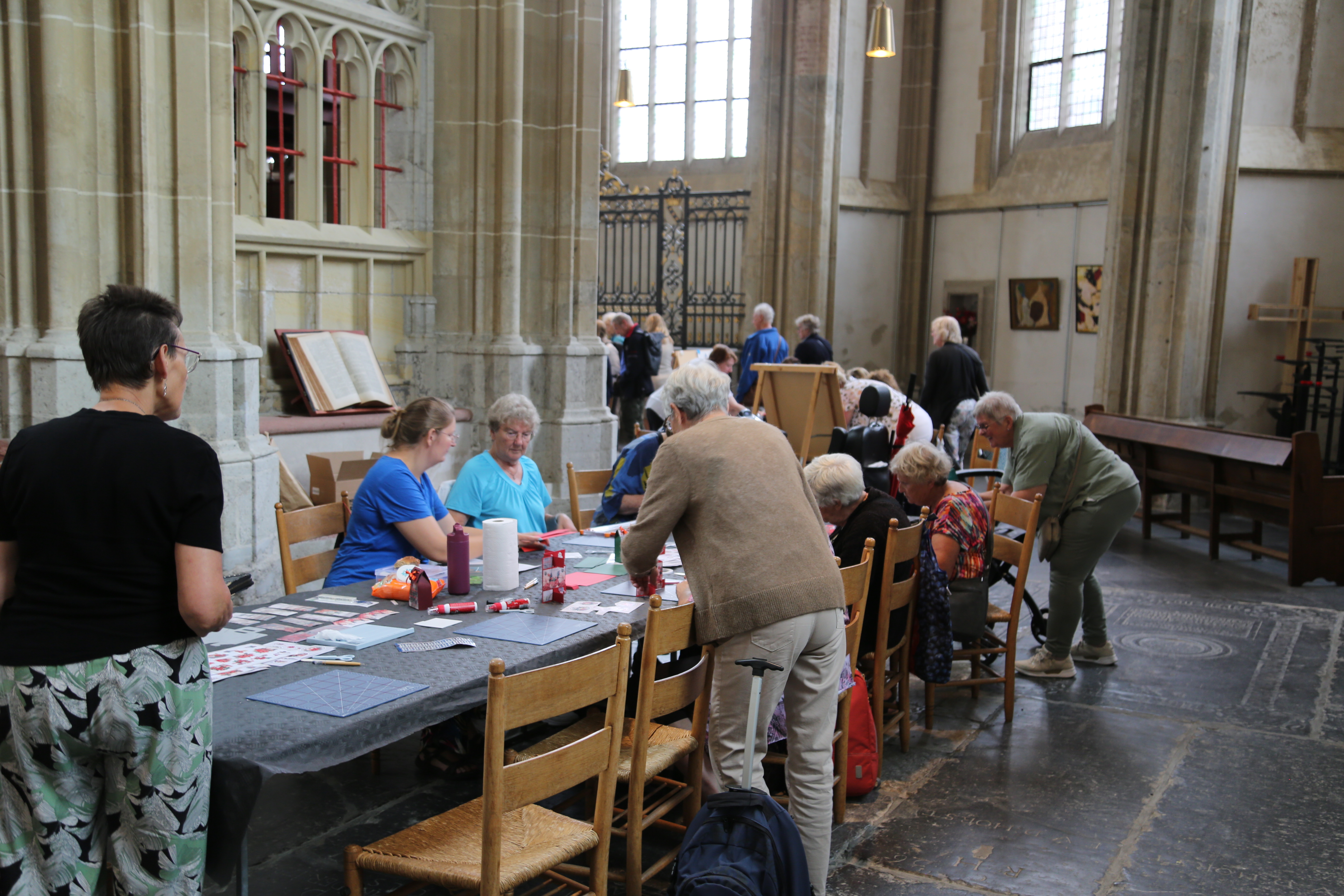 Creatieve workshoptafel in de Bovenkerk